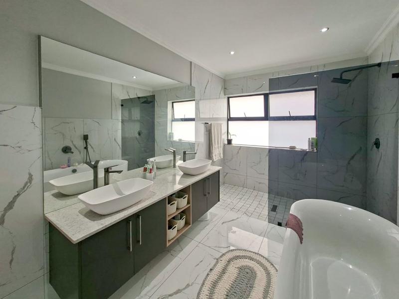3 Bedroom Property for Sale in Hartenbos Heuwels Western Cape